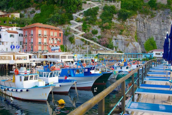 Marina Grande, Sorrente, Italie qui includes vues littorales, marina et navigation