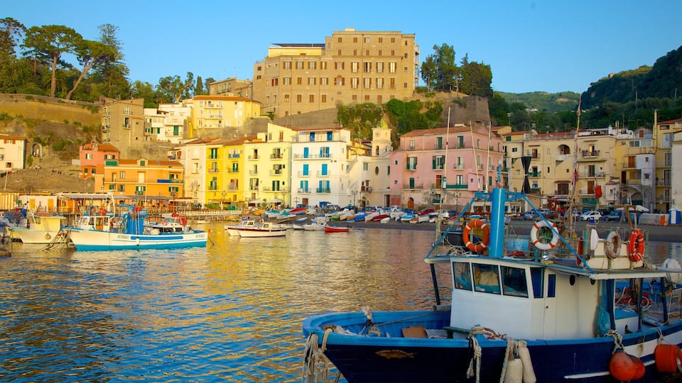 Marina Grande showing a coastal town, boating and general coastal views