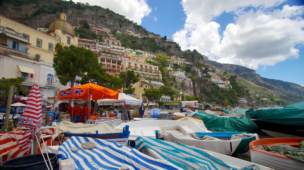 Positano showing a coastal town