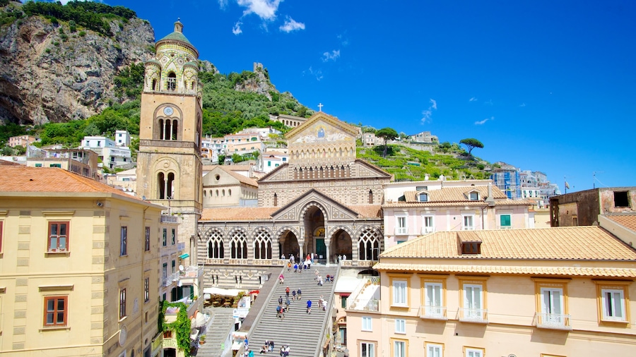 Amalfi trong đó bao gồm thành phố