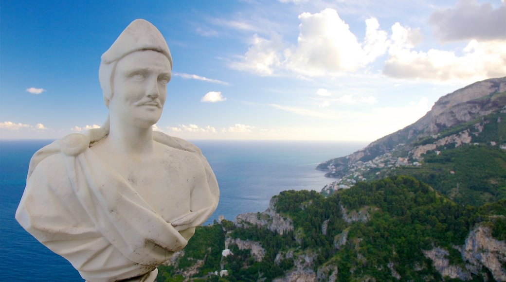 Amalfi Coast inclusief een standbeeld of beeldhouwwerk en algemene kustgezichten