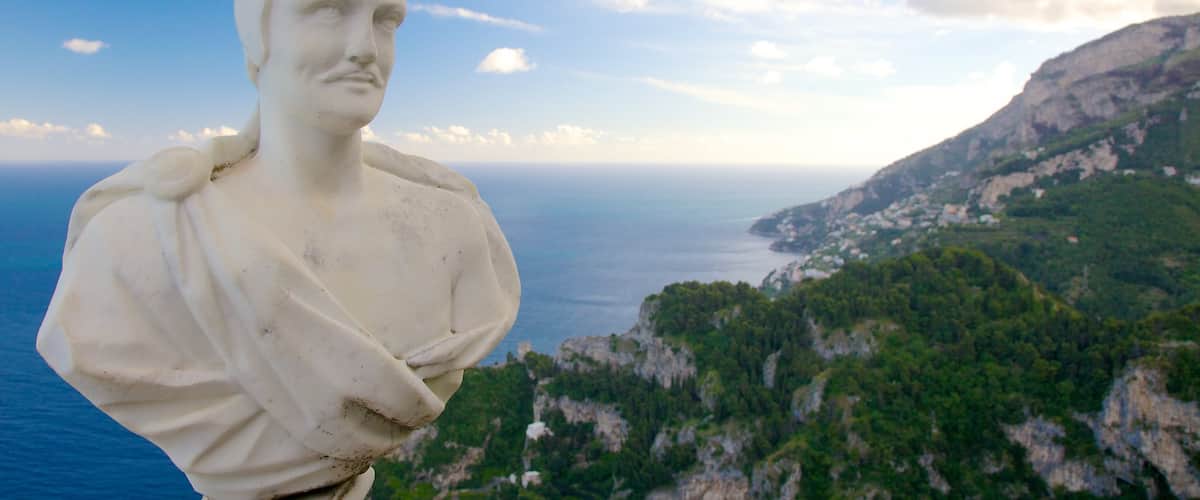 Côte amalfitaine mettant en vedette statue ou sculpture et vues littorales