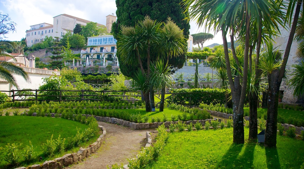 Villa Rufolo featuring a garden