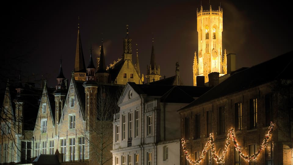 Bruges mettant en vedette scĂšnes de nuit, patrimoine architectural et ville
