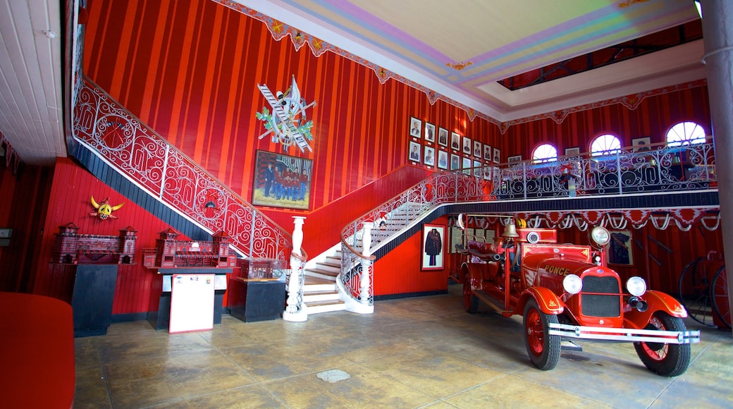 Parque de Bombas featuring interior views