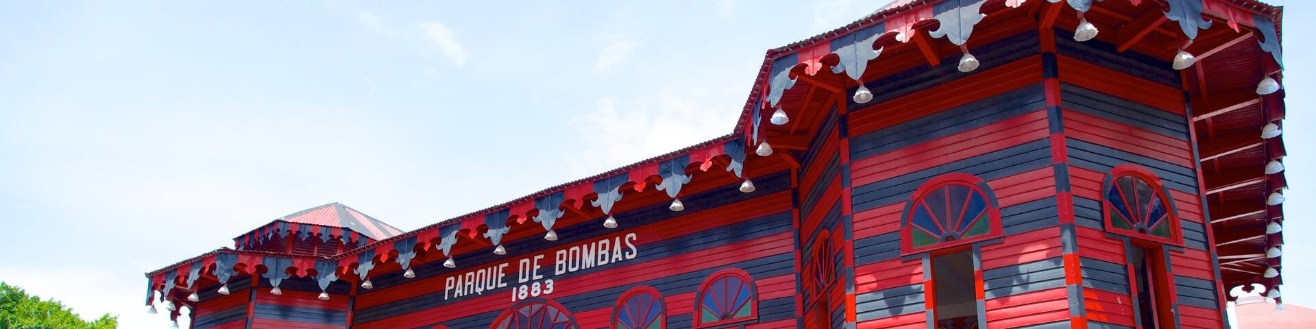 Parque de Bombas featuring street scenes