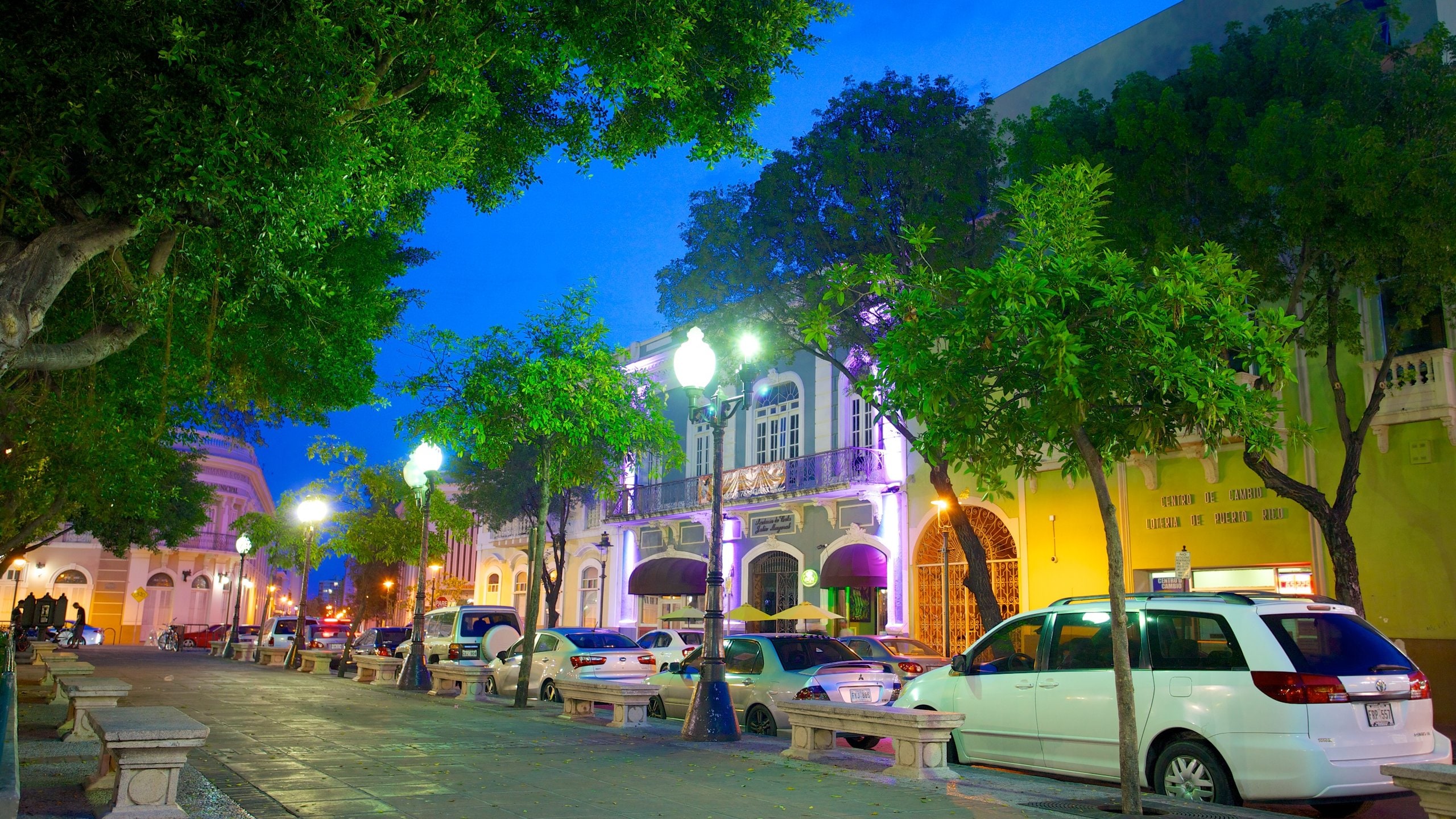 Parque de Bombas which includes street scenes and night scenes