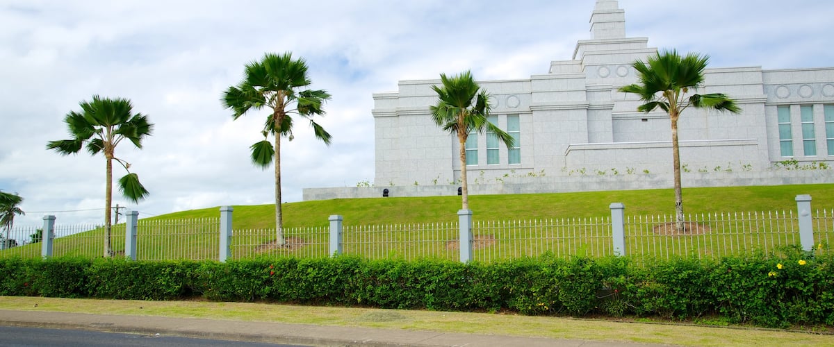 Suva mettant en vedette jardin, église ou cathédrale et patrimoine historique