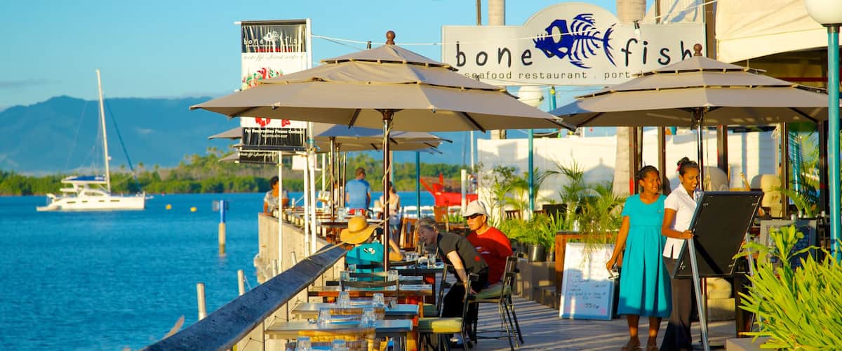 Port Denarau montrant scĂšnes de rue, vues littorales et sortie au restaurant