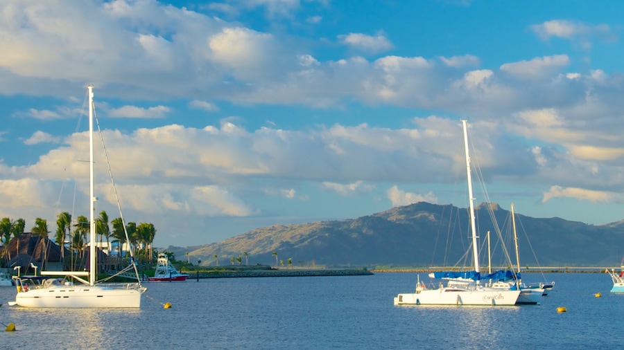 Port Denarau ofreciendo navegación, vistas generales de la costa y paseos en lancha