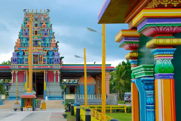 Sri Siva Subramaniya Temple showing a temple or place of worship and religious elements