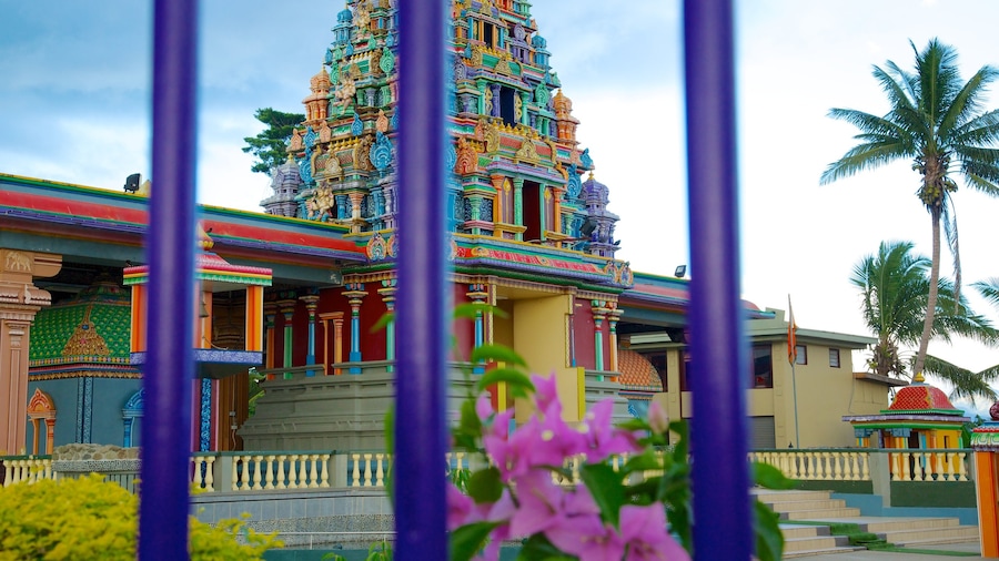 Sri Siva Subramaniyatemplet som omfatter religiøse elementer og et tempel eller et tilbedelsessted