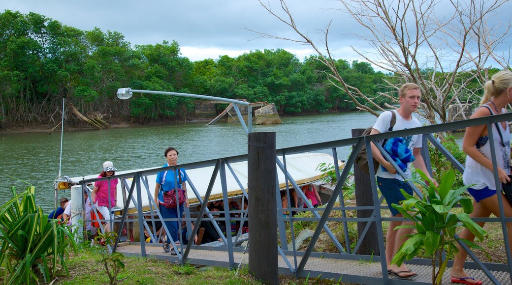 Robinson Crusoe Island showing general coastal views as well as a large group of people