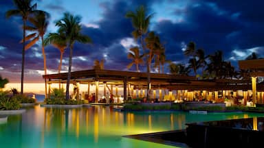 Fiji showing tropical scenes, a luxury hotel or resort and night scenes