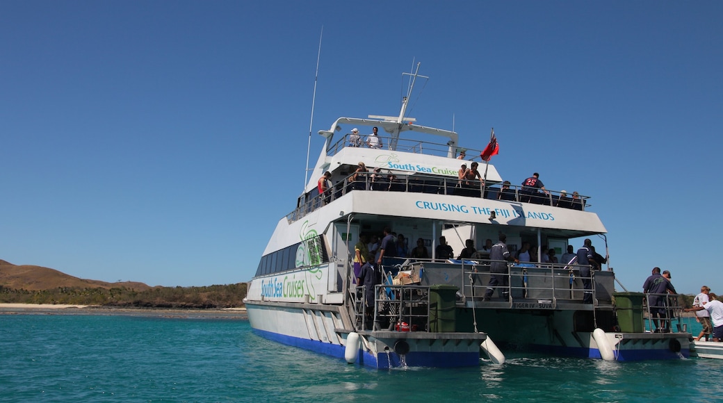 Fiji showing cruising, boating and general coastal views