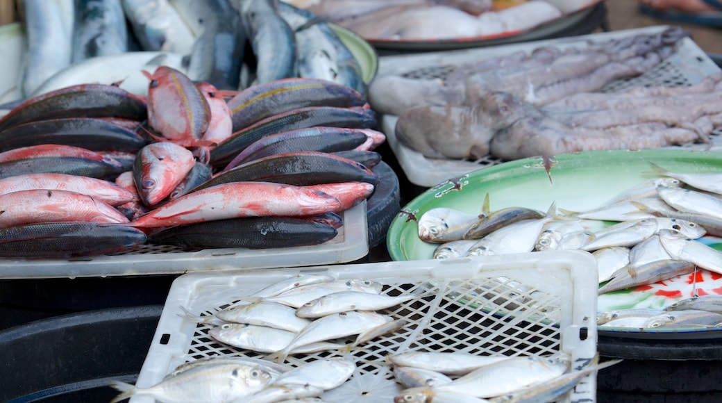 Tanjung que incluye mercados