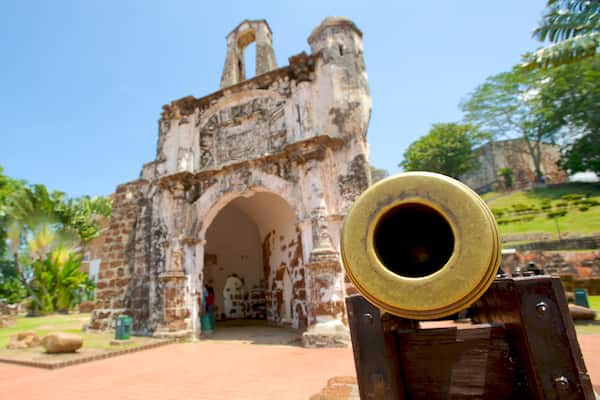 Malacca featuring an administrative building and heritage elements