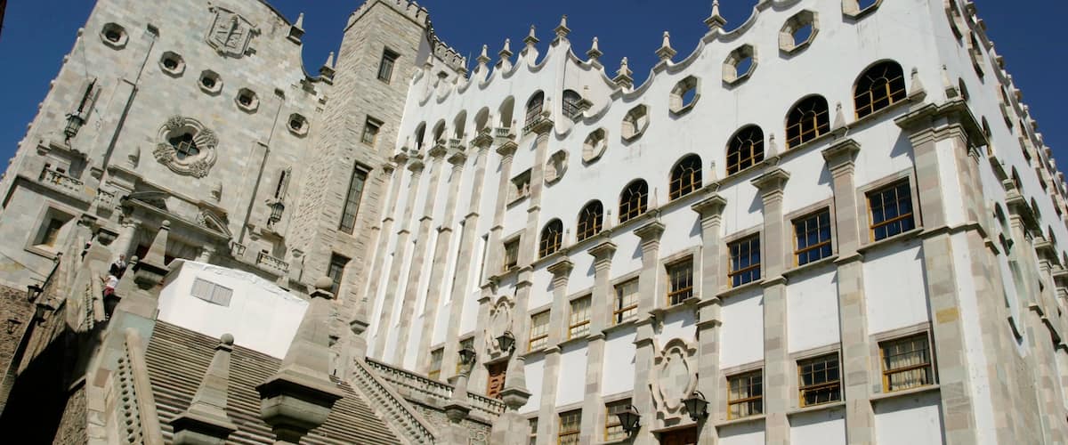 Guanajuato qui includes scĂšnes de rue et patrimoine architectural