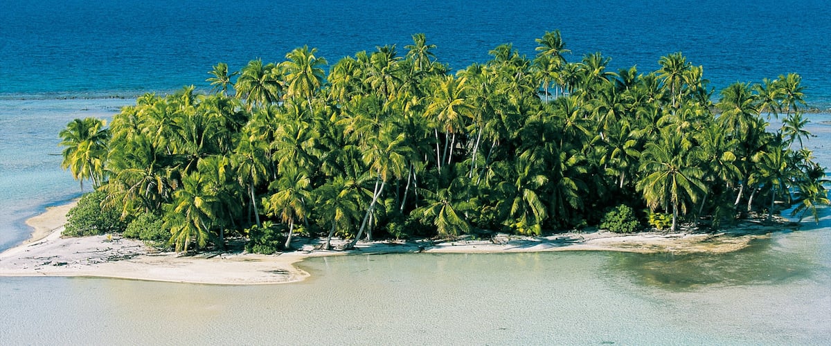 Rangiroa showing island views, landscape views and a beach
