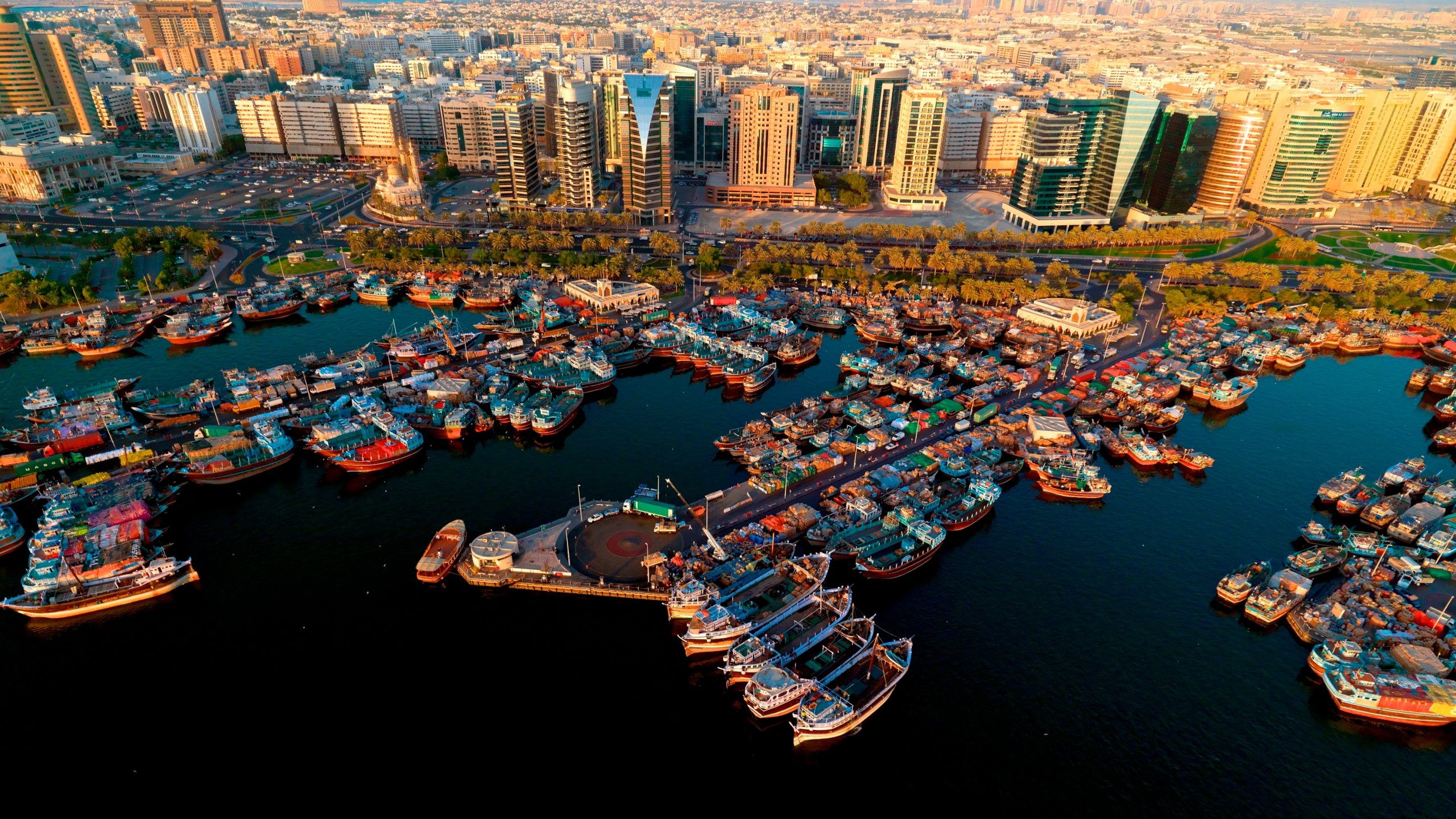 Dubai Creek which includes a city, a marina and city views