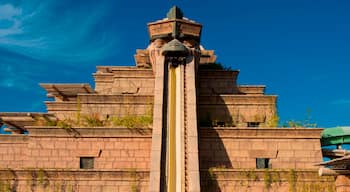 Aquaventure showing rides and a water park