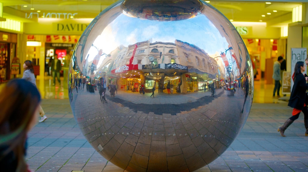 Rundle Mall ofreciendo compras, una ciudad y arte