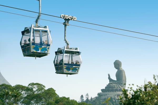 Ngong Ping 360 qui includes statue ou sculpture