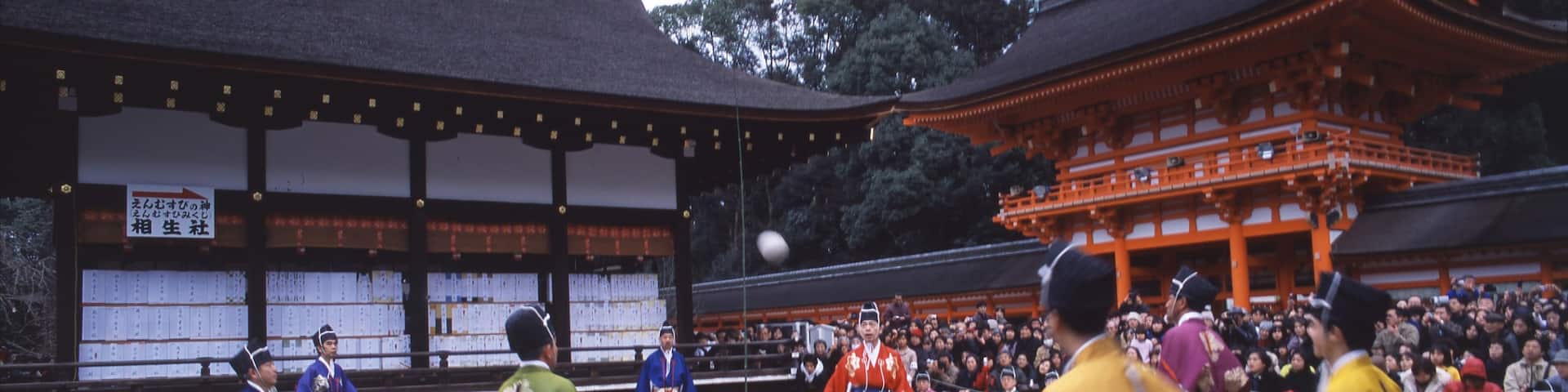 Shimogamo Shrine featuring indigenous culture, performance art and a temple or place of worship