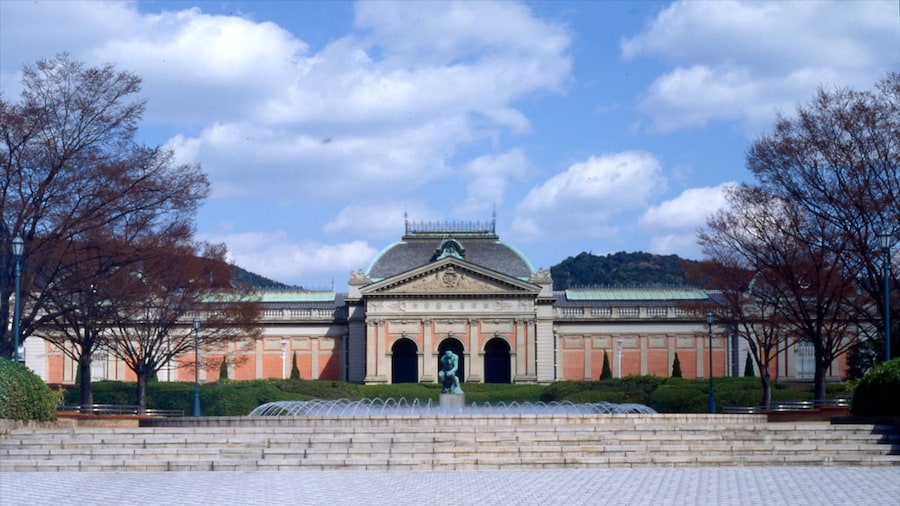 Musée national de Kyōto qui includes square ou place