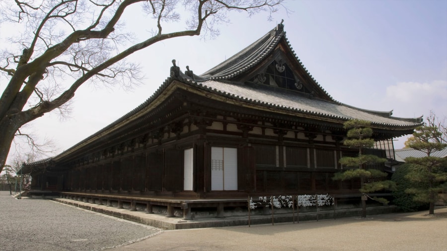 Temple Sanjūsangen-dō mettant en vedette aspects religieux et temple ou lieu de culte