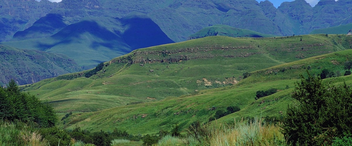 Sierra de Drakensberg que incluye vistas panorámicas y montañas