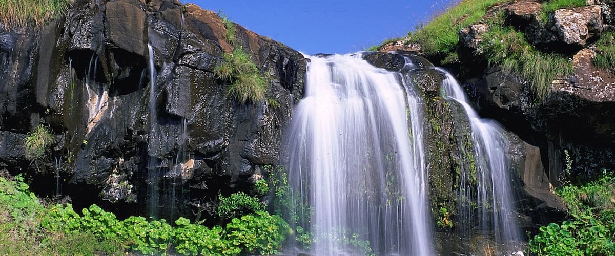 Drakensberg Mountains which includes a waterfall