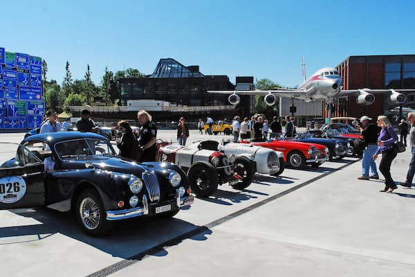Musée du transport de la Suisse qui includes ville et avion