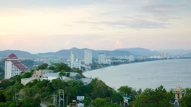 Hua Hin which includes skyline, a coastal town and general coastal views