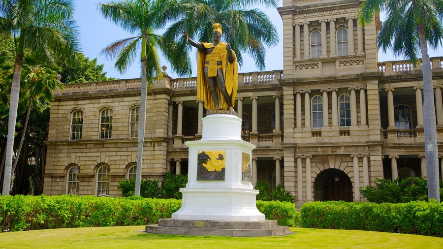 Front view of Iolani Palace with King Kamehameha statue in Honolulu, Hawaii.