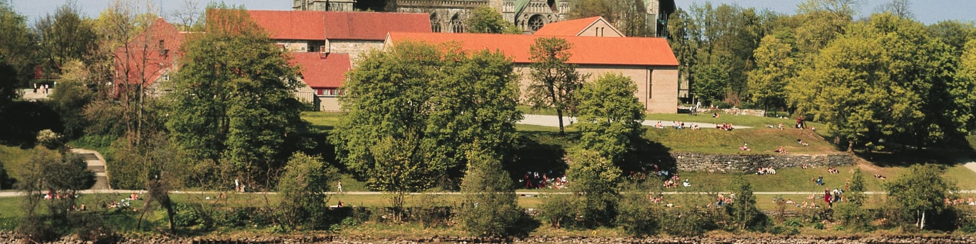 Archbishop\'s Palace featuring heritage architecture and a castle