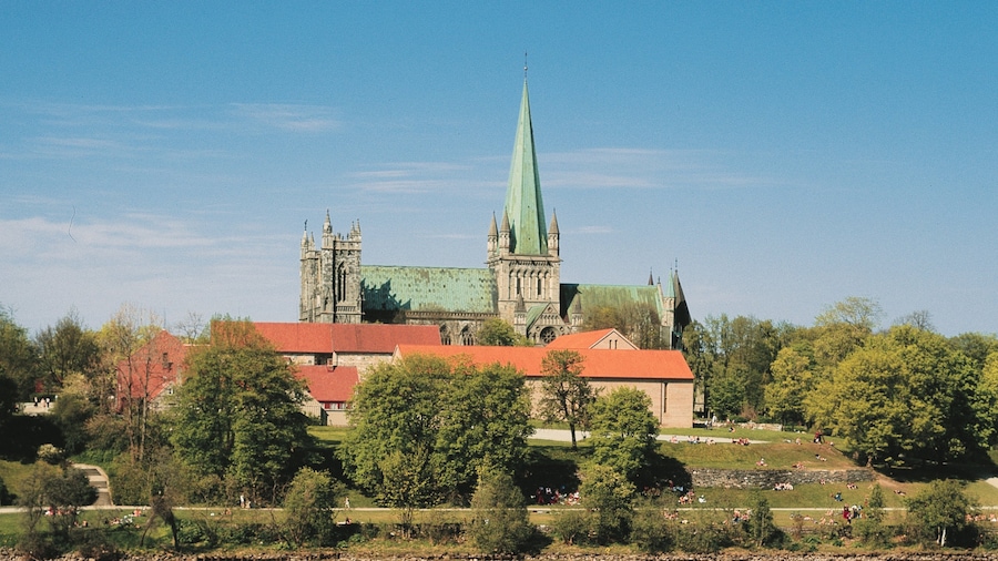 Archbishop\'s Palace featuring heritage architecture and a castle