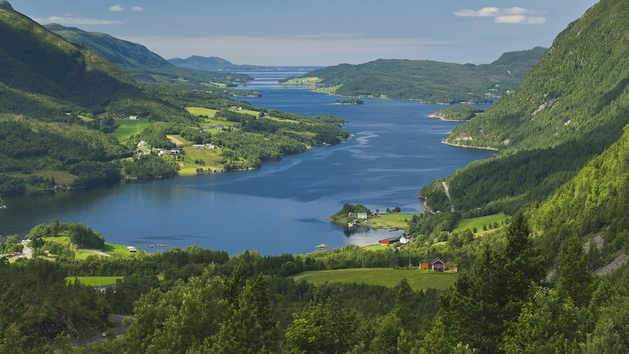 Trondheim trong đó bao gồm cảnh bờ biển, những ngọn núi và phong cảnh