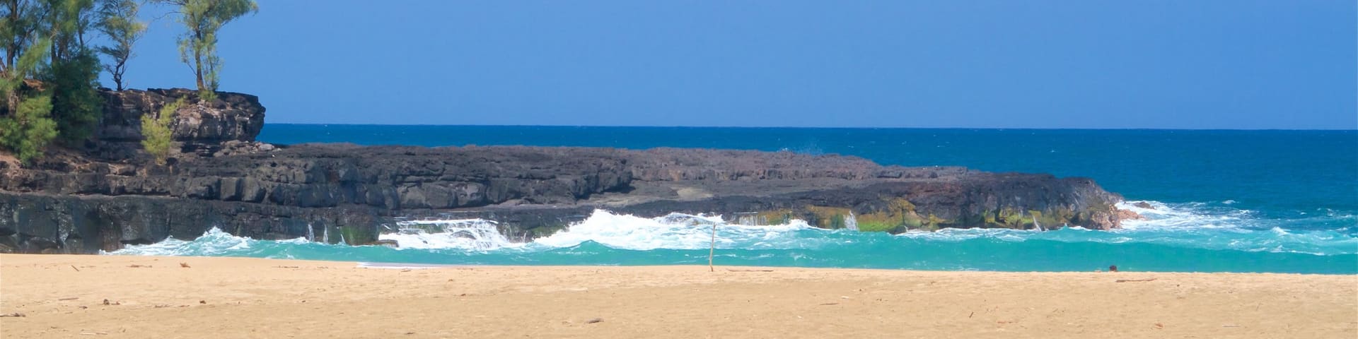 Lumahai Beach showing general coastal views and a beach