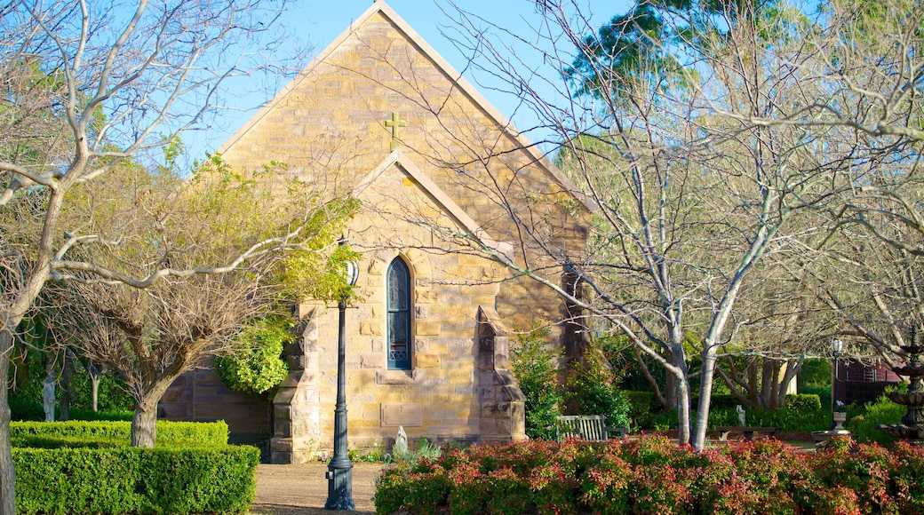 Cessnock showing religious elements, a small town or village and a church or cathedral