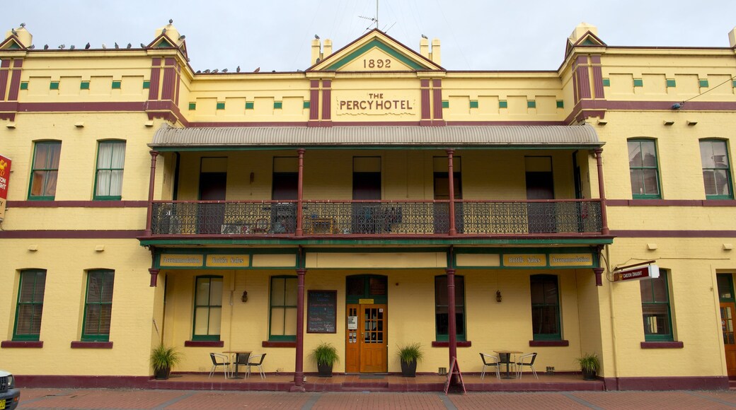 Singleton featuring heritage architecture, a hotel and signage