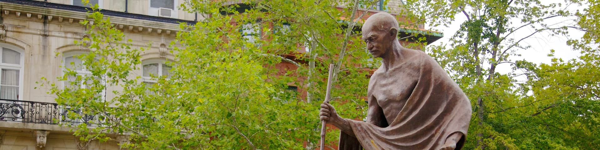 Dupont Circle which includes a monument and a statue or sculpture
