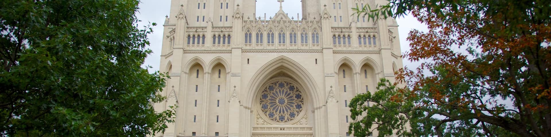 Washington National Cathedral showing heritage architecture, a church or cathedral and religious aspects
