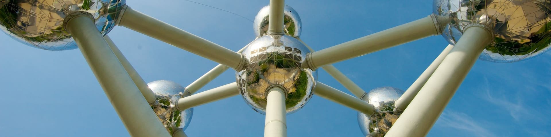 Atomium which includes art