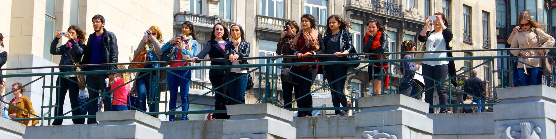 Mont des Arts featuring heritage architecture and a city as well as a large group of people