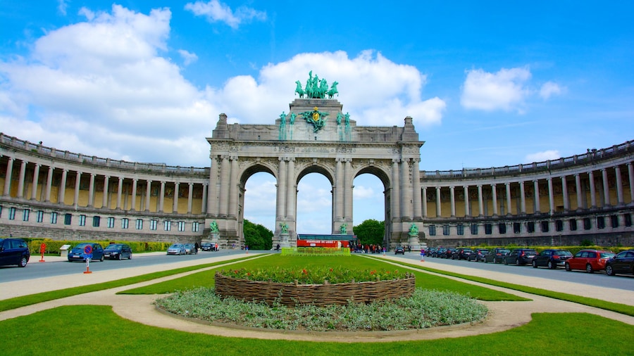 Jubilee Park showing heritage architecture and a park