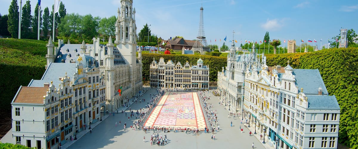 Mini-Europe que incluye una ciudad y arte al aire libre