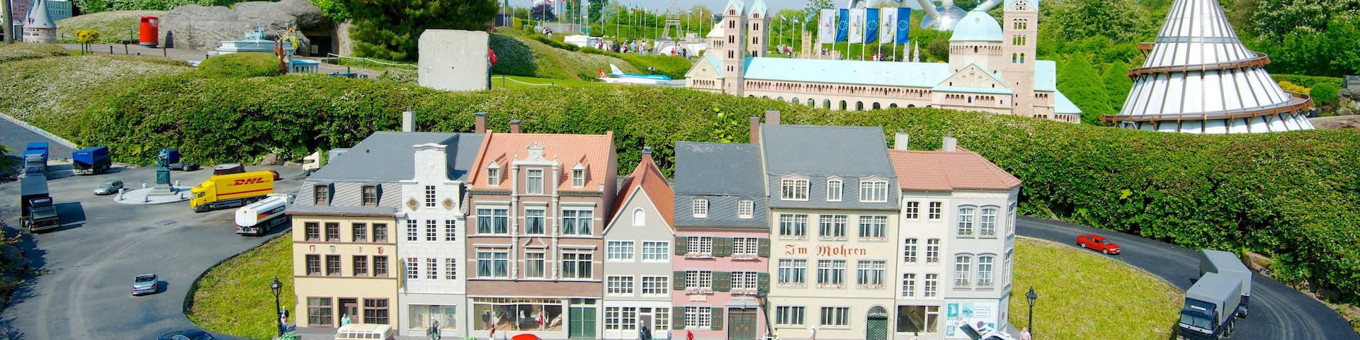 Mini-Europe featuring a garden, outdoor art and rides