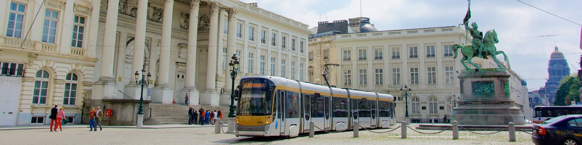 Palais royal de Bruxelles mettant en vedette chĂąteau ou palais, patrimoine architectural et articles ferroviaires