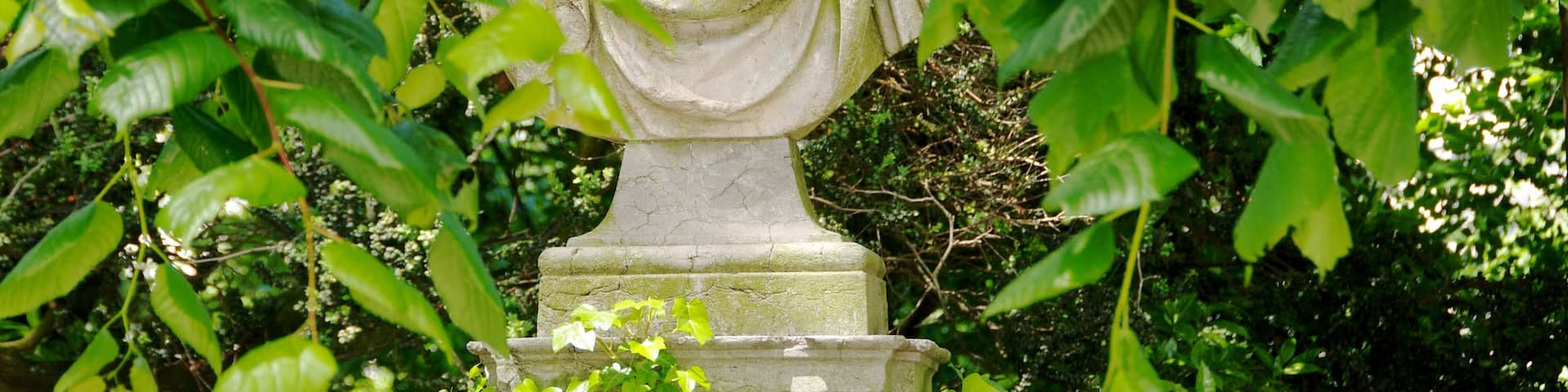 Brussels Park featuring a park and a statue or sculpture